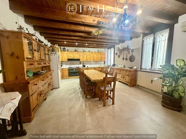 casa indipendente in vendita a Verona in zona Santa Lucia