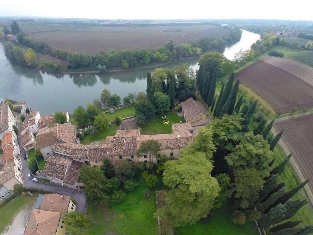 casa indipendente in vendita a Verona in zona Parona di Valpolicella