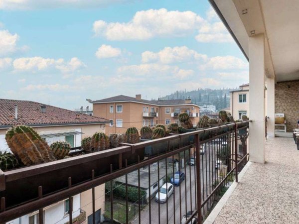 appartamento in vendita a Verona in zona Valdonega