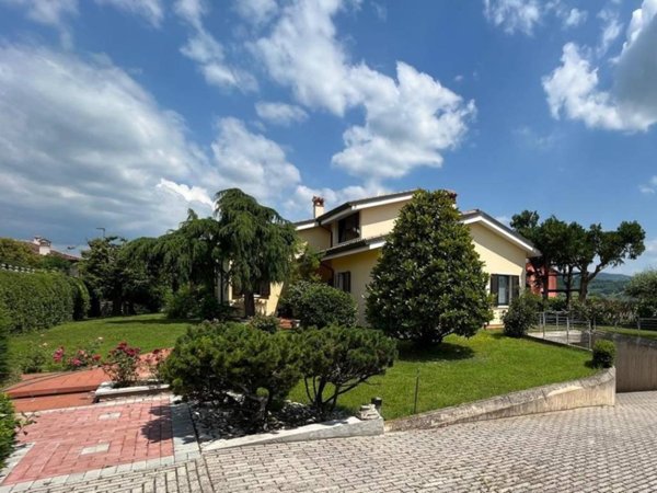 casa indipendente in vendita a Verona