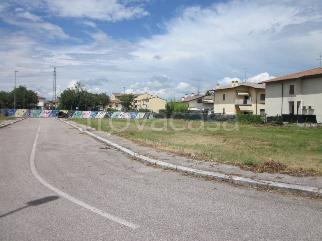 terreno edificabile in vendita a Verona in zona Cadidavid