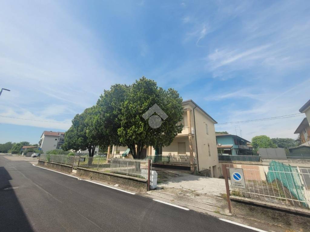 casa indipendente in vendita a Verona in zona Borgo Roma