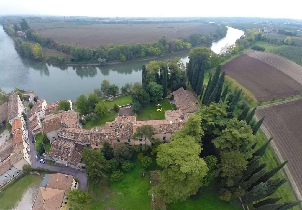 casa indipendente in vendita a Verona in zona Parona di Valpolicella