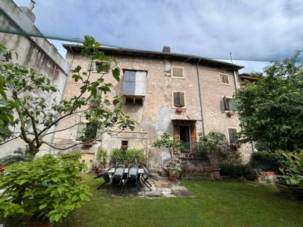 casa indipendente in vendita a Verona in zona Montorio Veronese