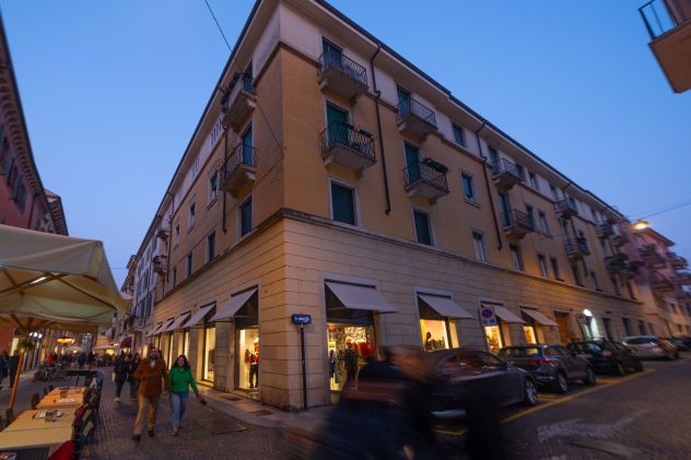 negozio in vendita a Verona in zona Centro Storico