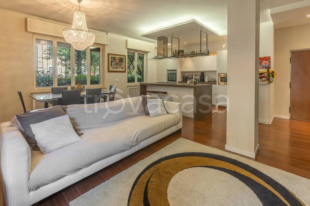 appartamento in vendita a Verona in zona Valdonega