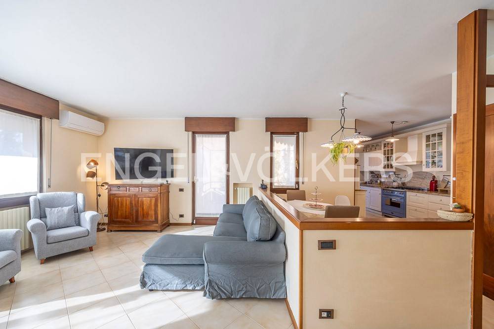 casa indipendente in vendita a Verona in zona Quinzano