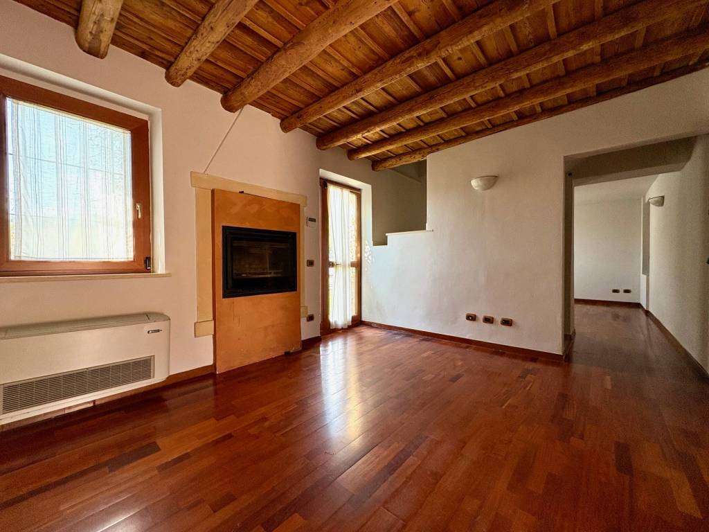 casa indipendente in vendita a Verona in zona Avesa