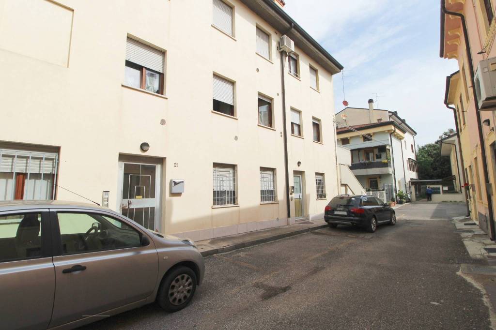 appartamento in vendita a Verona in zona Santa Lucia