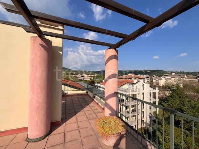 appartamento in vendita a Verona in zona Centro Storico