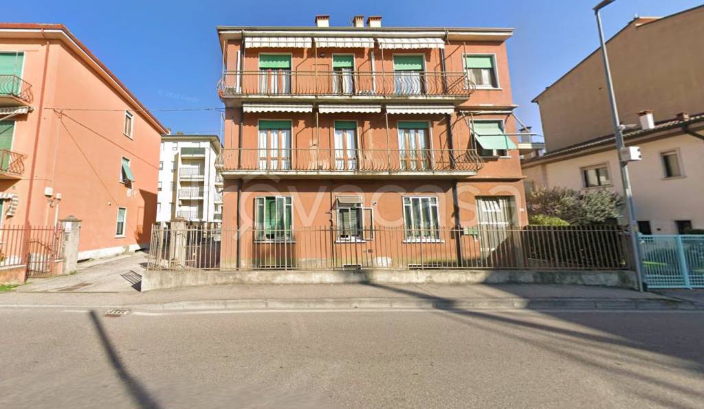 appartamento in vendita a Verona in zona Borgo Roma