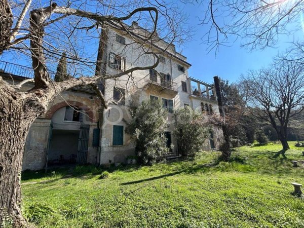 casa indipendente in vendita a Verona in zona Centro Storico
