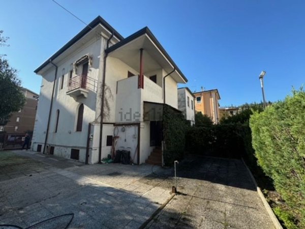 casa indipendente in vendita a Verona in zona Valdonega