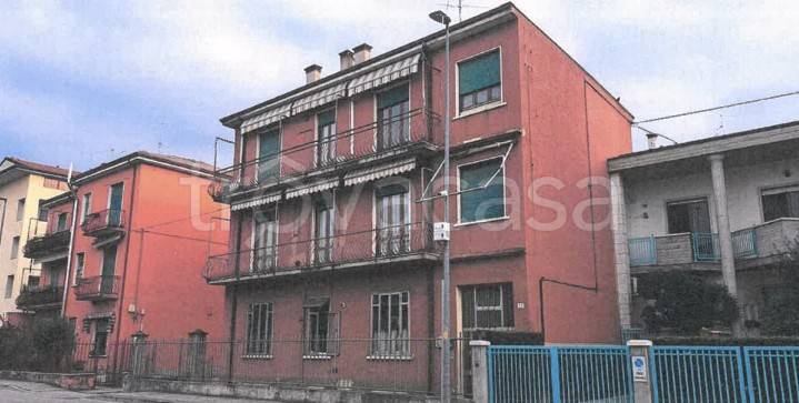 appartamento in vendita a Verona in zona Borgo Roma