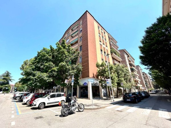 negozio in vendita a Verona in zona Porto Crencano