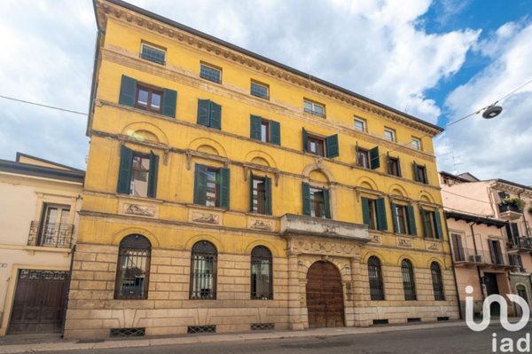 appartamento in vendita a Verona in zona Centro Storico