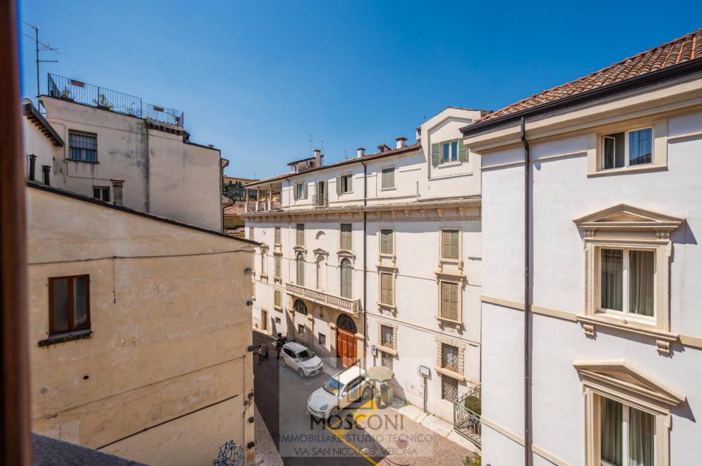 appartamento in vendita a Verona in zona Centro Storico
