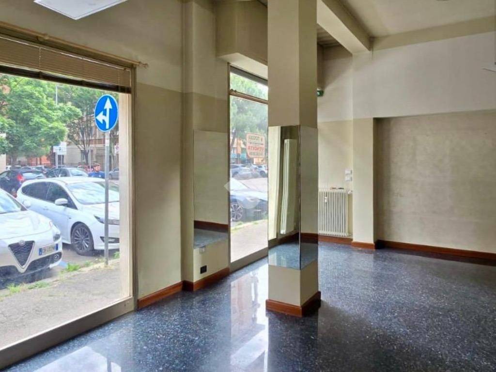 negozio in vendita a Verona in zona Porto Crencano