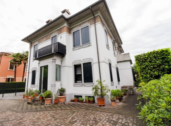 casa indipendente in vendita a Verona in zona Centro Storico