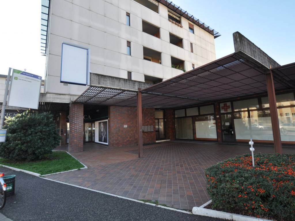 negozio in vendita a Verona in zona Porto Crencano