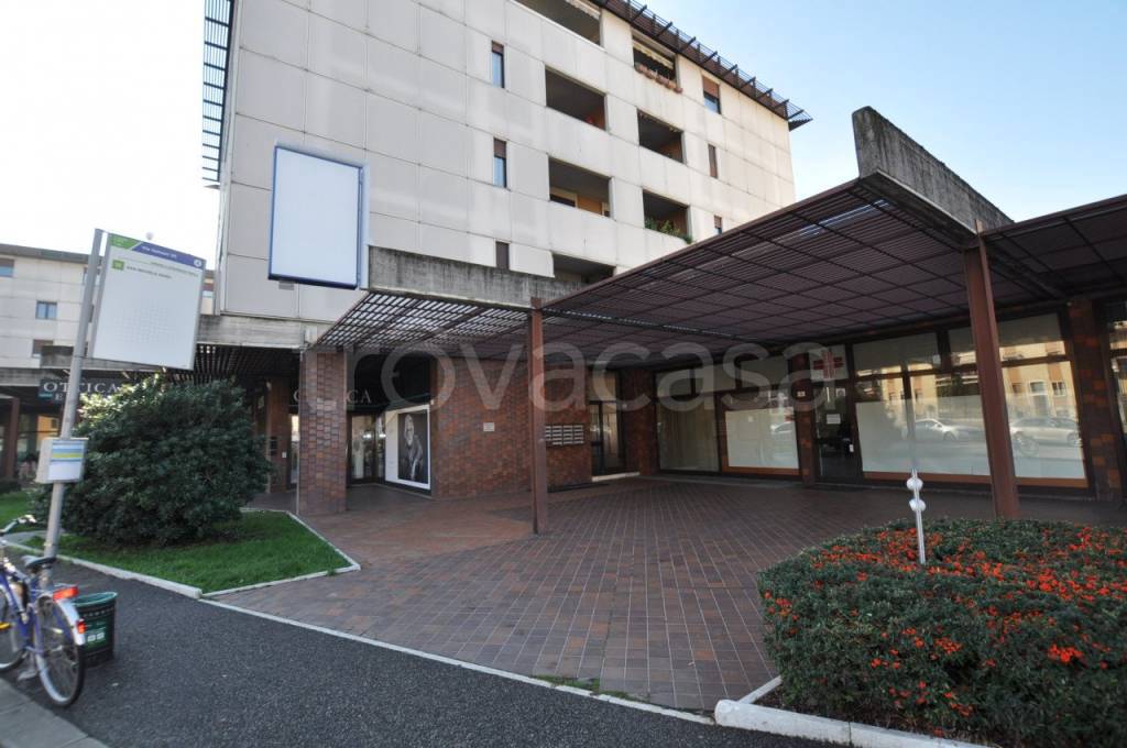 negozio in vendita a Verona in zona Borgo Milano