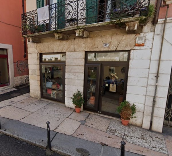 negozio in vendita a Verona in zona Veronetta
