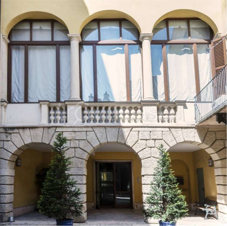 appartamento in vendita a Verona in zona Centro Storico