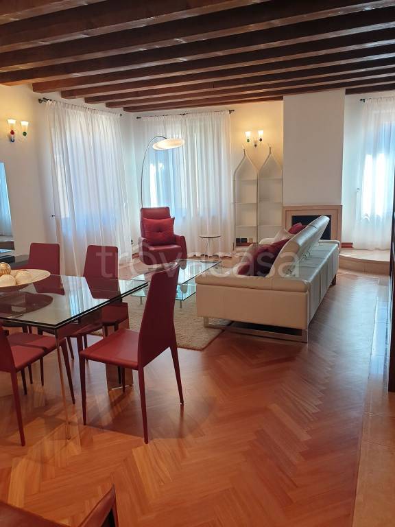 appartamento in vendita a Verona in zona Centro Storico