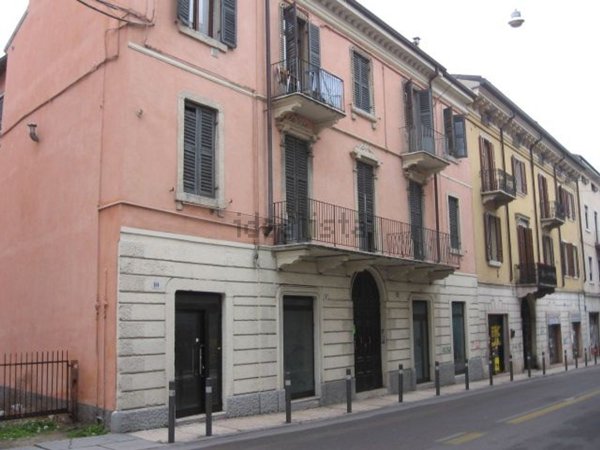 ufficio in vendita a Verona in zona Veronetta