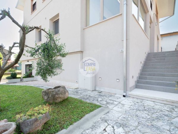 casa indipendente in vendita a Verona in zona Cadidavid