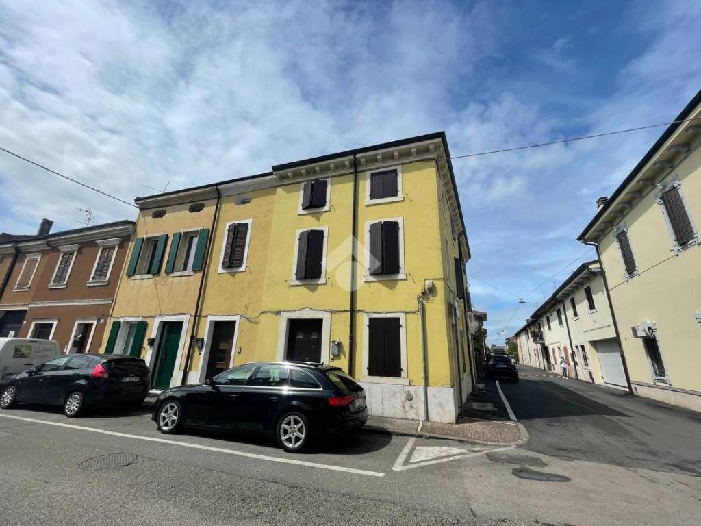 appartamento in vendita a Verona in zona Borgo Roma