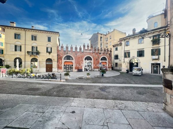 negozio in vendita a Verona in zona Centro Storico