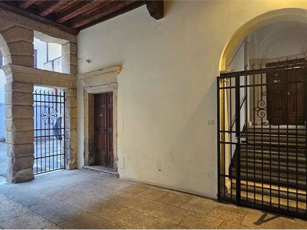 appartamento in vendita a Verona in zona Centro Storico