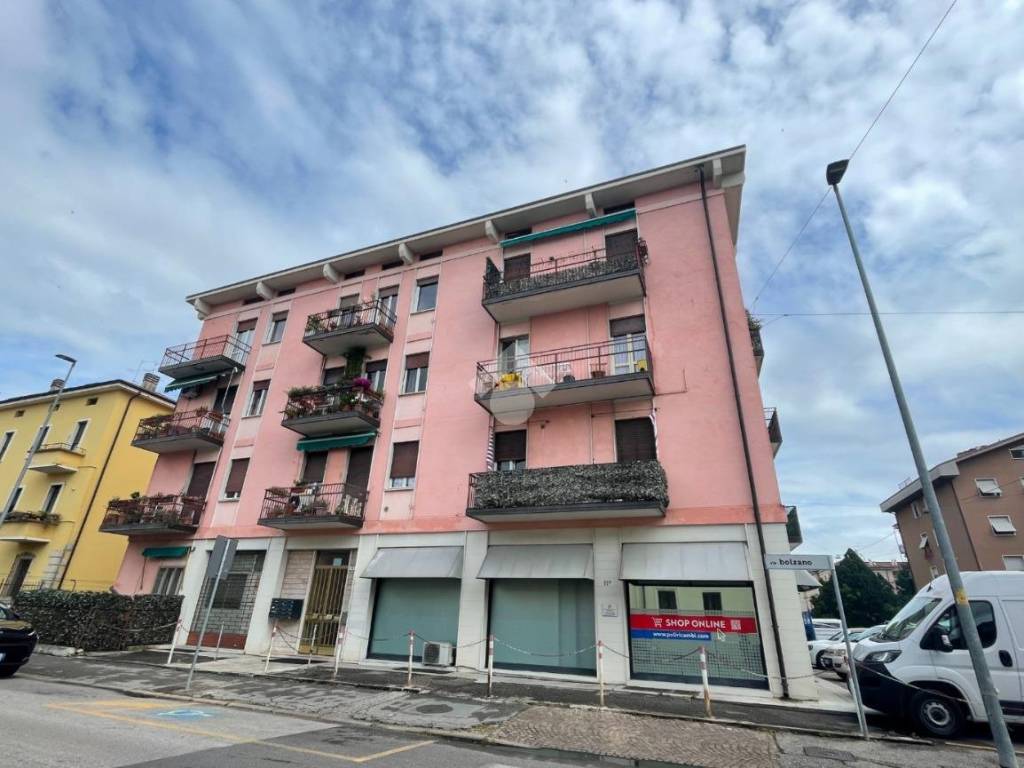 appartamento in vendita a Verona in zona Borgo Roma