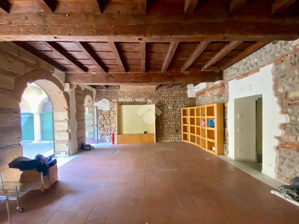 negozio in vendita a Verona in zona Centro Storico