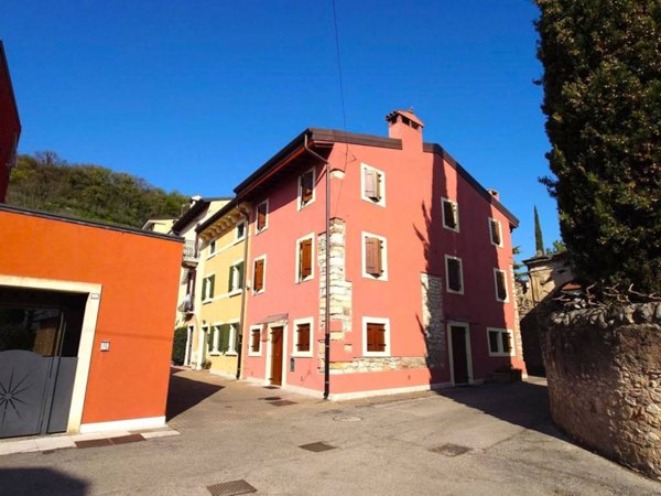 casa indipendente in vendita a Verona