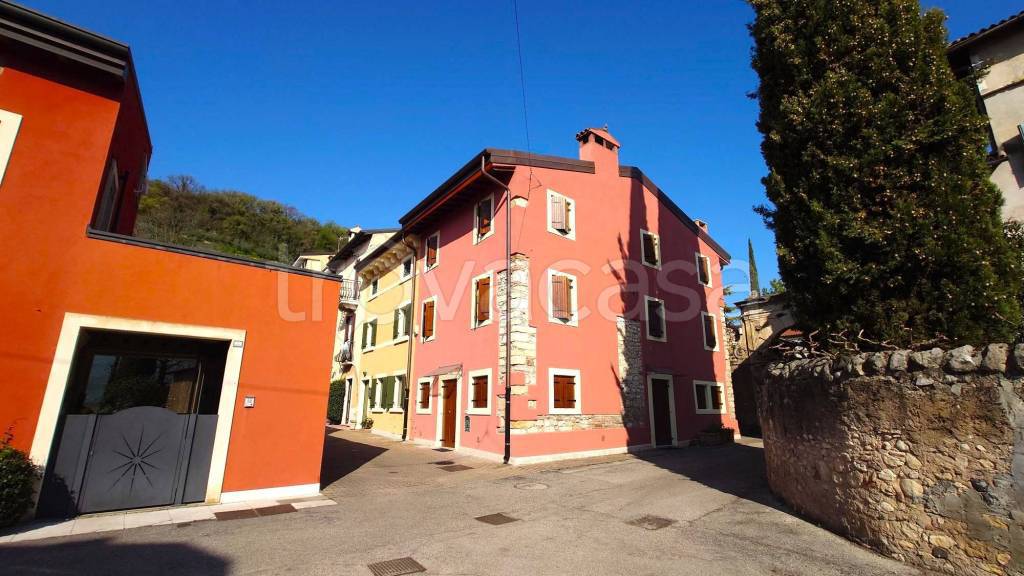 casa indipendente in vendita a Verona