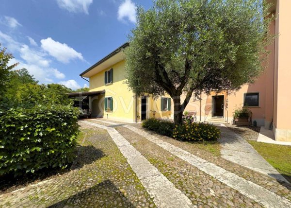 casa indipendente in vendita a Verona in zona Santa Lucia
