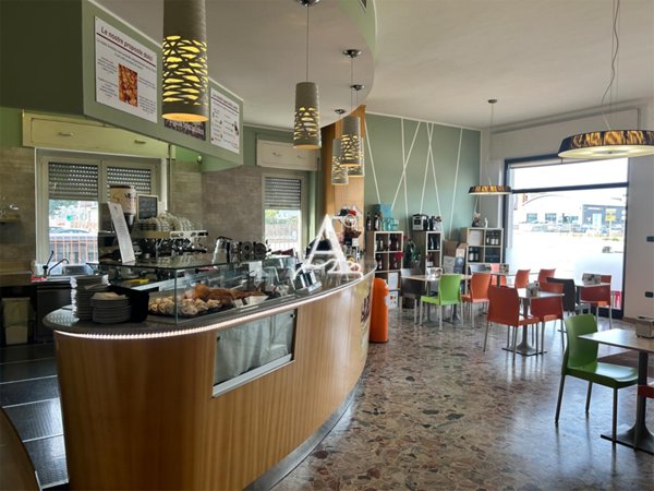 negozio in vendita a Verona in zona Borgo Roma