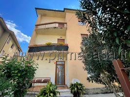 casa indipendente in vendita a Verona in zona Santa Lucia