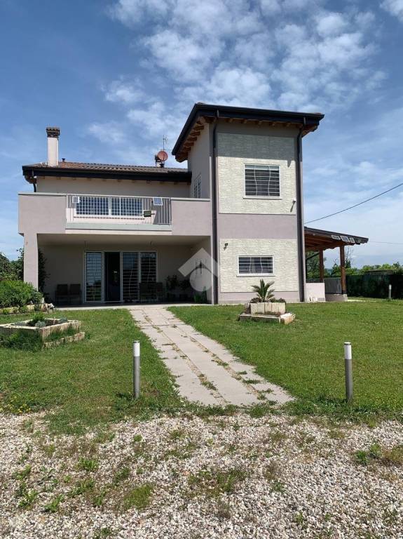casa indipendente in vendita a Verona in zona Cadidavid