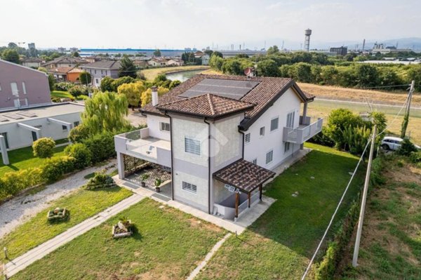 casa indipendente in vendita a Verona in zona Cadidavid