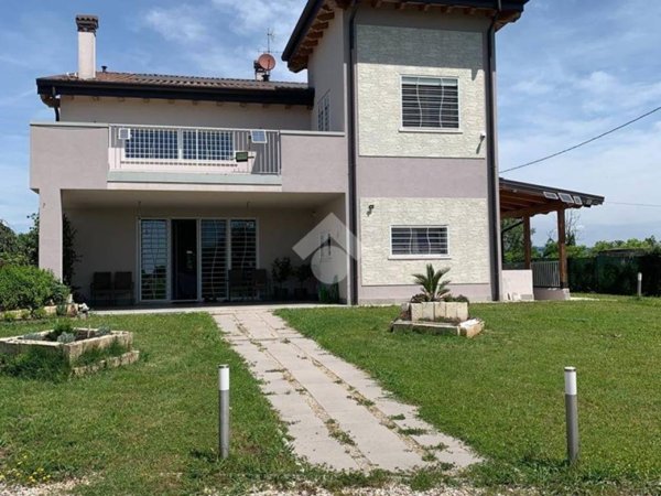 casa indipendente in vendita a Verona in zona Cadidavid