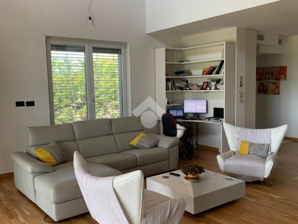 casa indipendente in vendita a Verona in zona Cadidavid