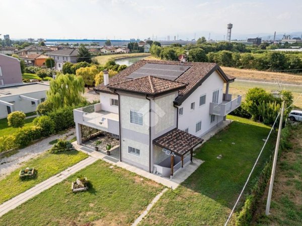 casa indipendente in vendita a Verona in zona Cadidavid