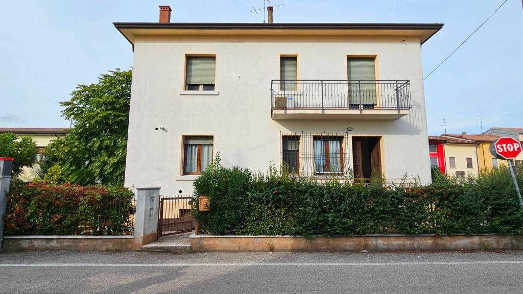 appartamento in vendita a Verona in zona Cadidavid