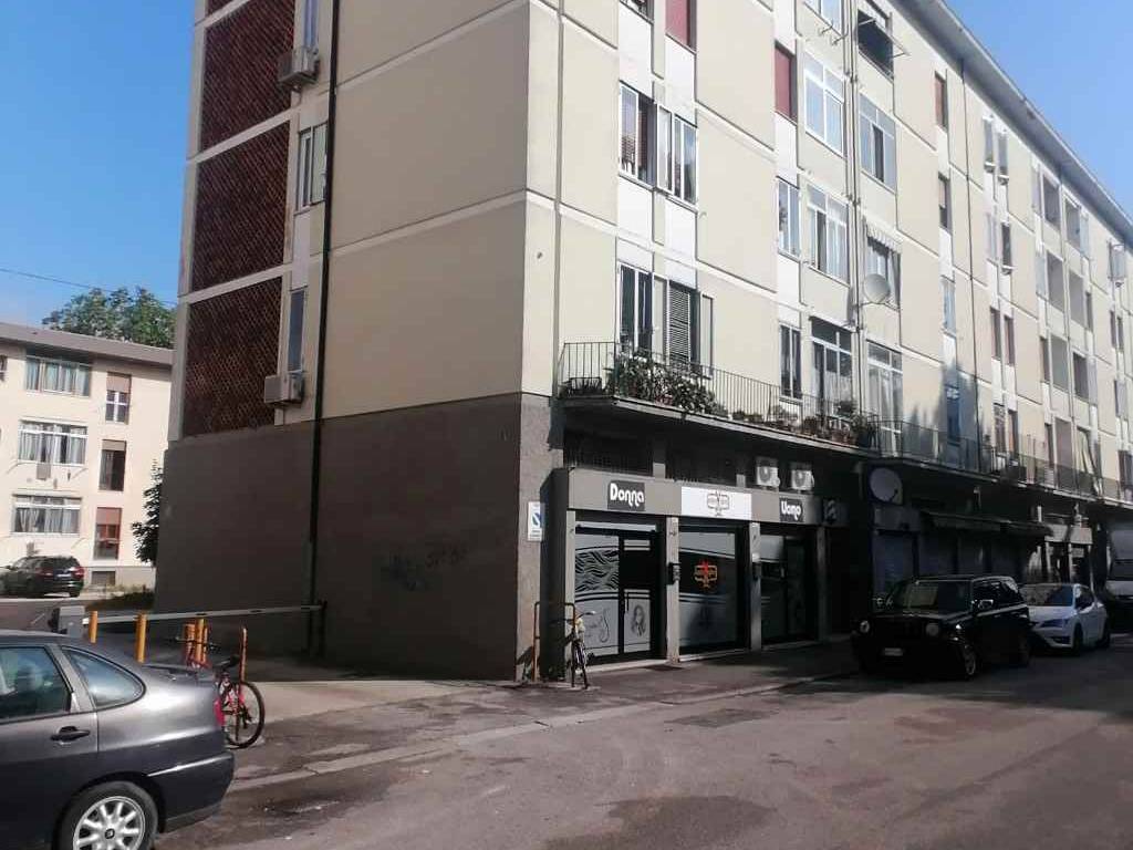 negozio in vendita a Verona in zona Santa Lucia