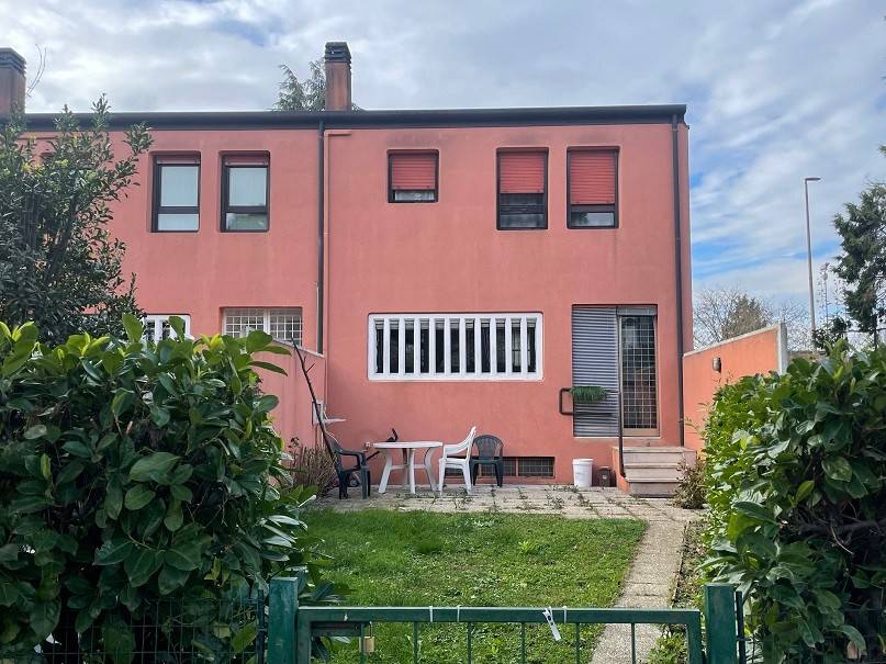 casa indipendente in vendita a Verona in zona Centro Storico