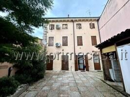 appartamento in vendita a Verona in zona Santa Lucia