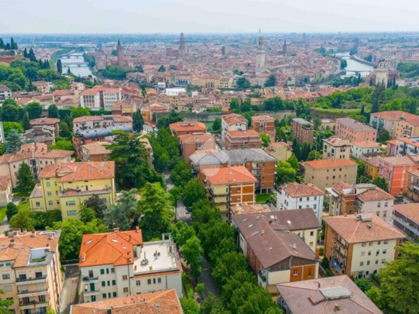 appartamento in vendita a Verona in zona Valdonega